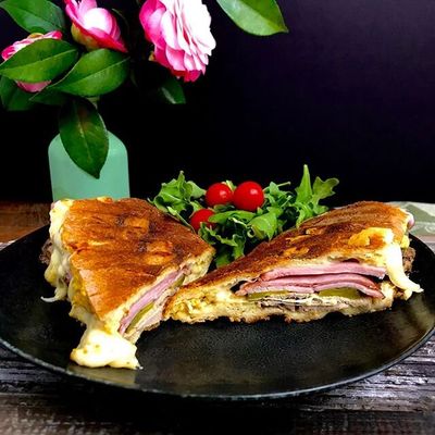 What&rsquo;s for lunch? Cubano sandwich! Leftover pork loin, deli ham, Swiss cheese, pickle, may &amp; mustard on a hollowed-our hoagie roll; a few minutes squished in the panini press, y &iexcl;listo! &iexcl;Buen provecho! #cubanosandwich #paninipre